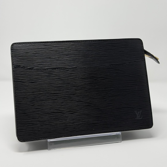Louis Vuitton Handbags - Louis Vuitton Epi Black Leather Clutch EUC SR0988